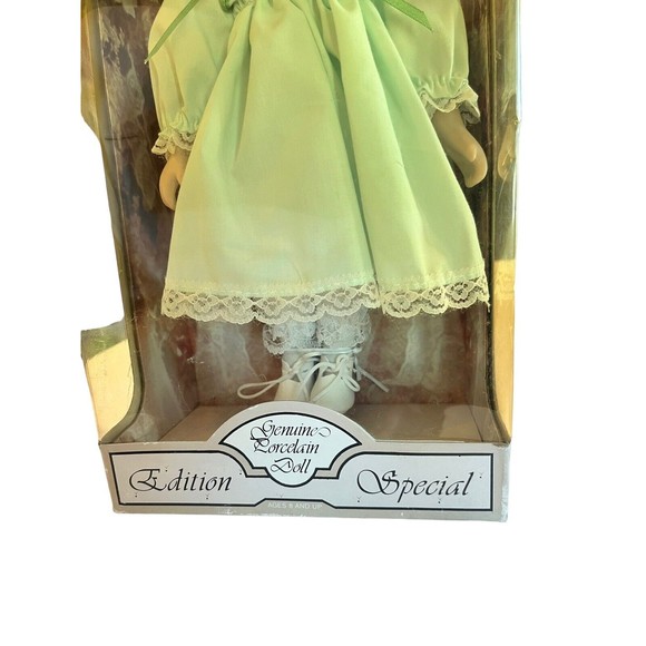 Treasured Memories Young Friends Collection Porcelain Doll Vintage 1991 - Picture 7 of 16